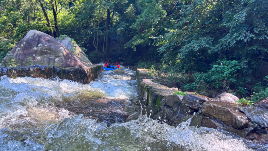 黄石河漂流团队