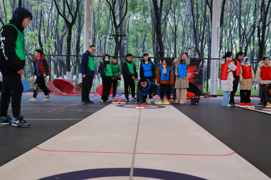 长江水保公司旱地冰壶团建活动纪实