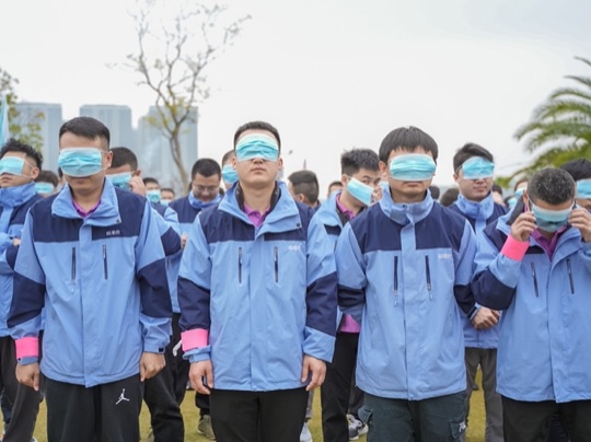 盲人方阵团队蒙眼协作——分组加安全要点说明