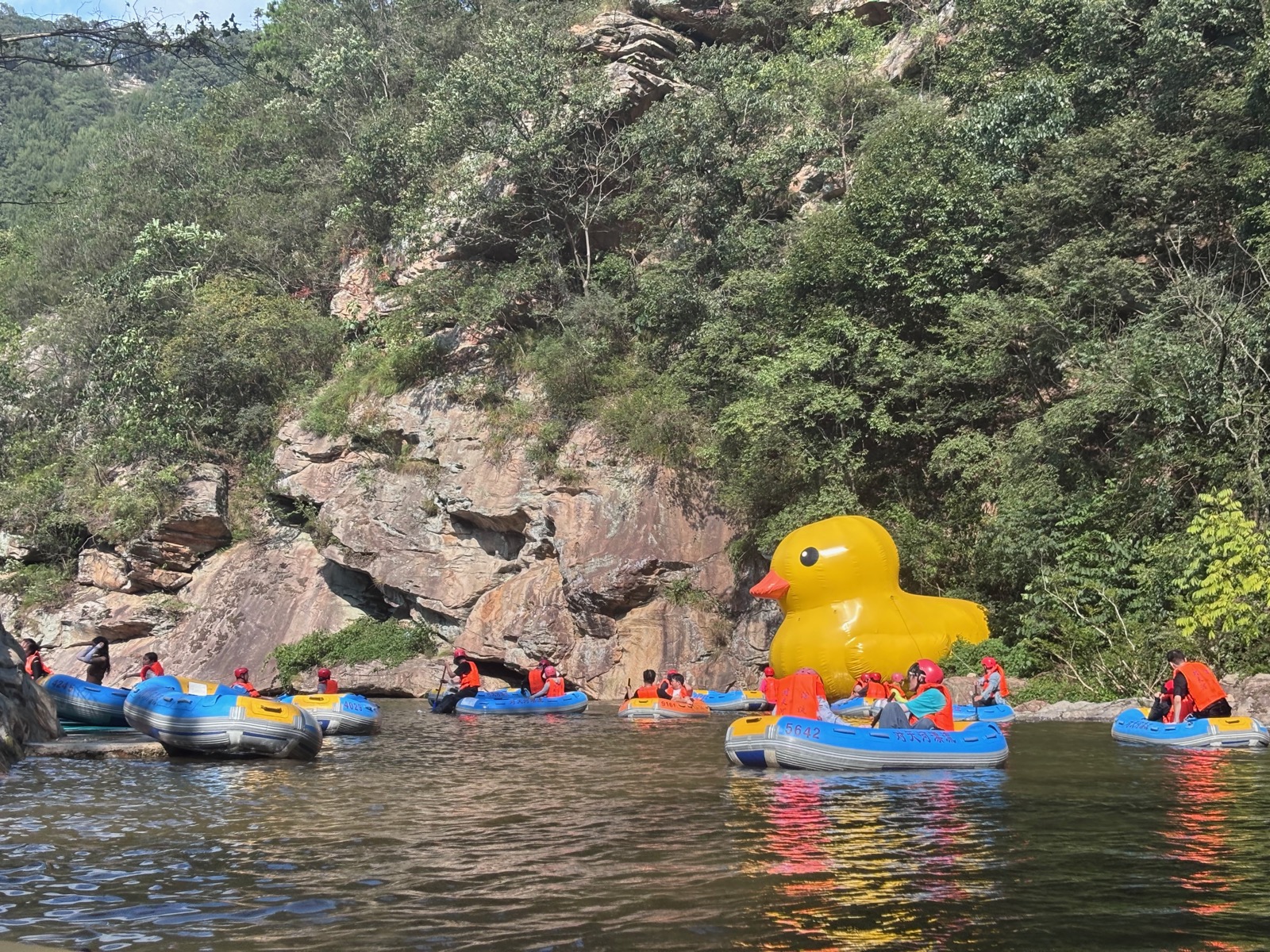 漂流团建现场活动图