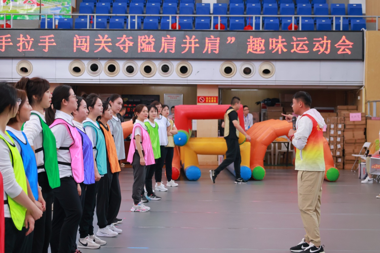 企业趣味运动会充气障碍竞速项目