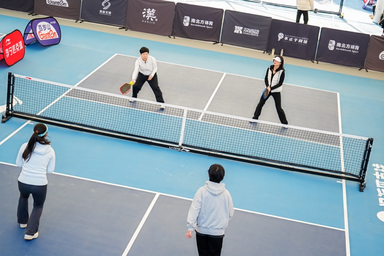 匹克旋风接力赛——多人轮转换位的轻竞技团建玩法