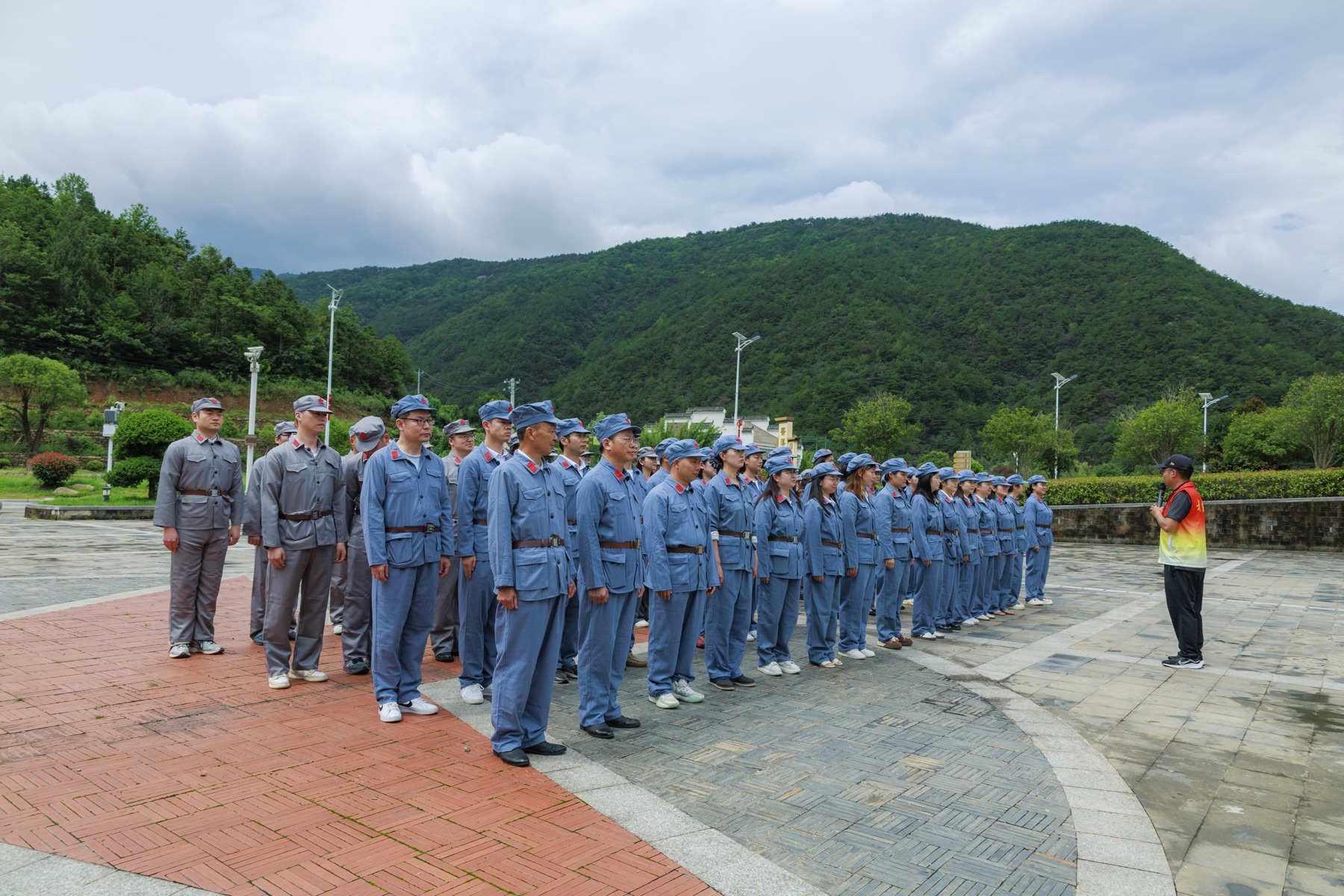 姚家山抗战旧址学员列队——1 日方案的整队集结瞬间