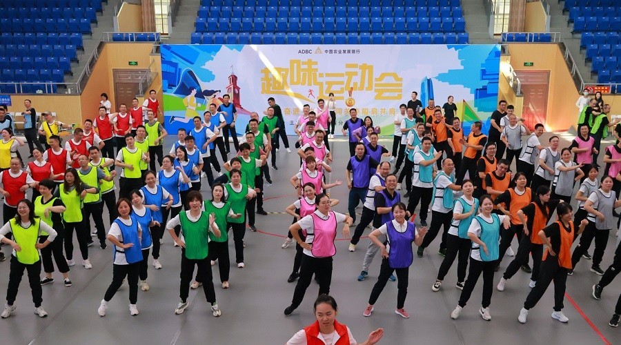 趣味运动会全天方案——开场热身与团队分组画面