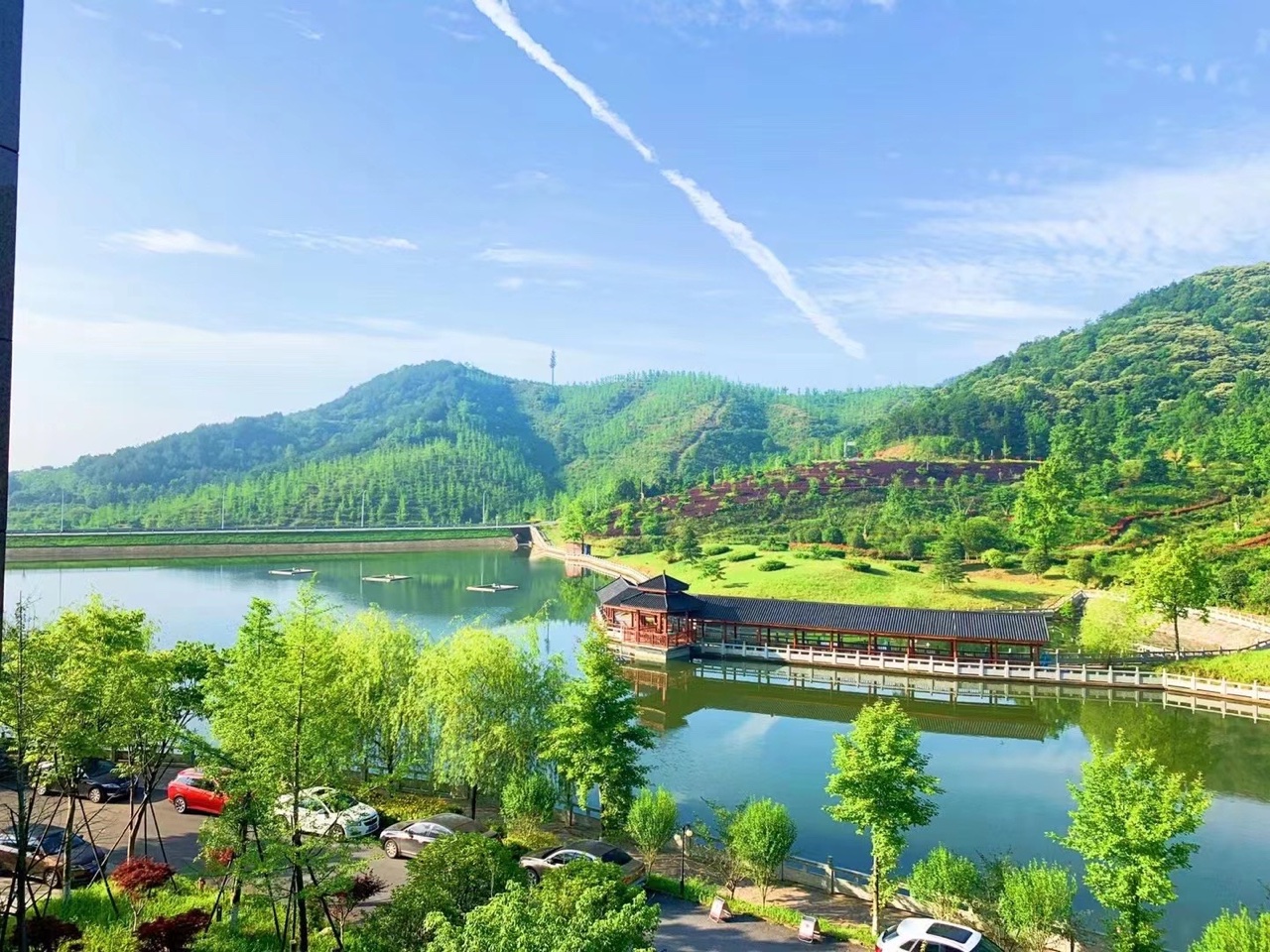 武汉木兰山皮划艇基地——山景水库+古风栈道,95 后员工手机随手拍的团建场景