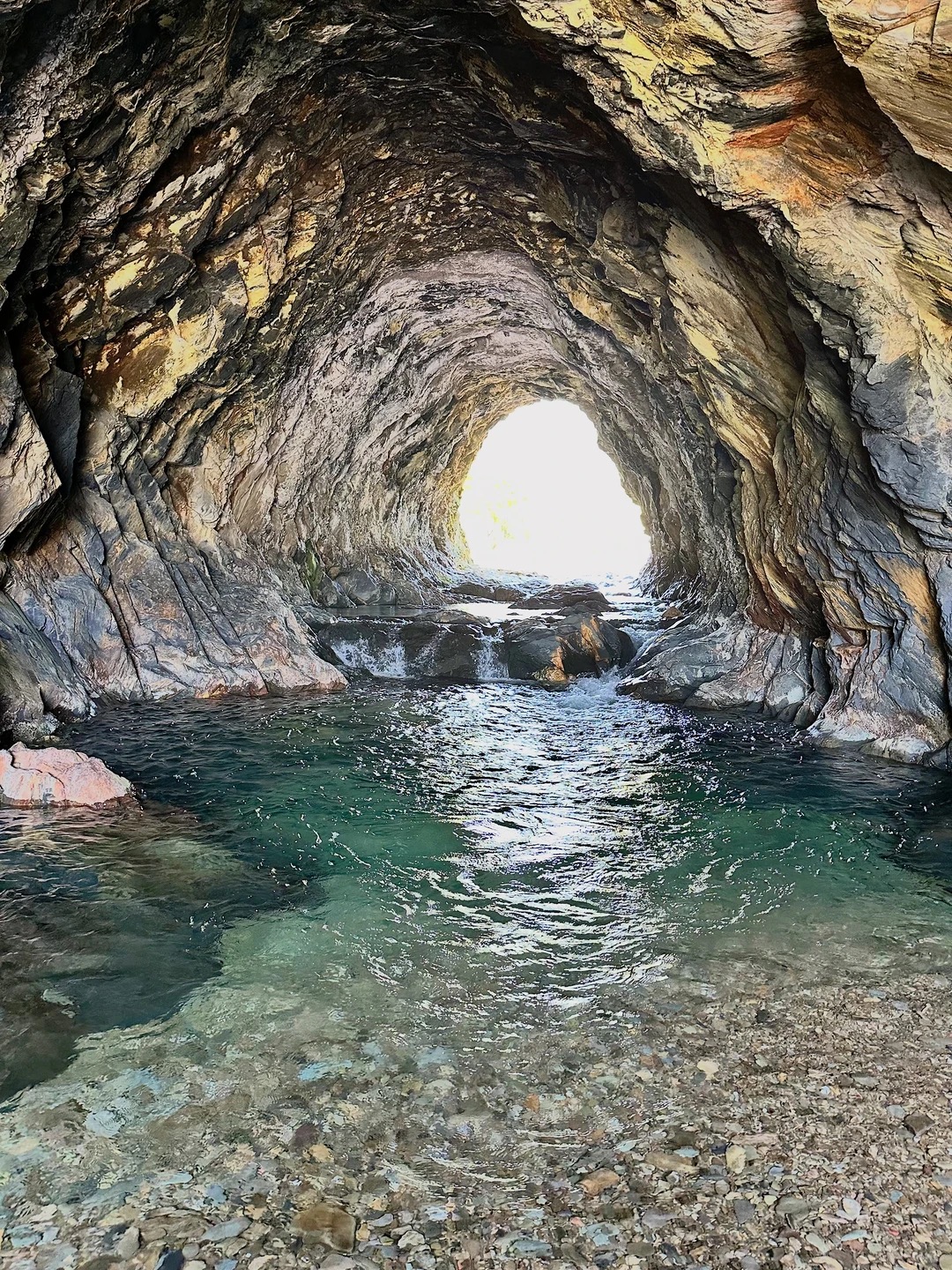 咸宁赤壁小九寨溯溪场景——蓝绿色溪水+竹筏,小红书顶流武汉溯溪地