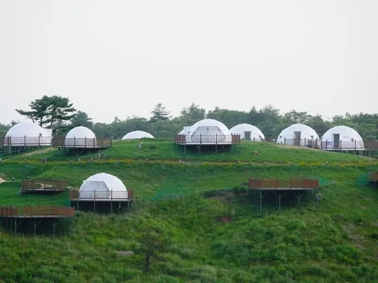 百里荒星空帐篷近景,白色圆形帐篷(住宿段)