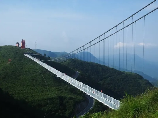 草原团建百里荒vs木兰草原对比,武汉公司怎么选