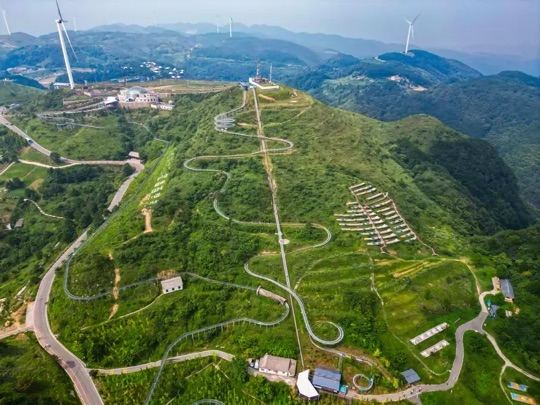 百里荒风电+滑道+蜿蜒山路航拍,草原活动场地(趣味运动会段)