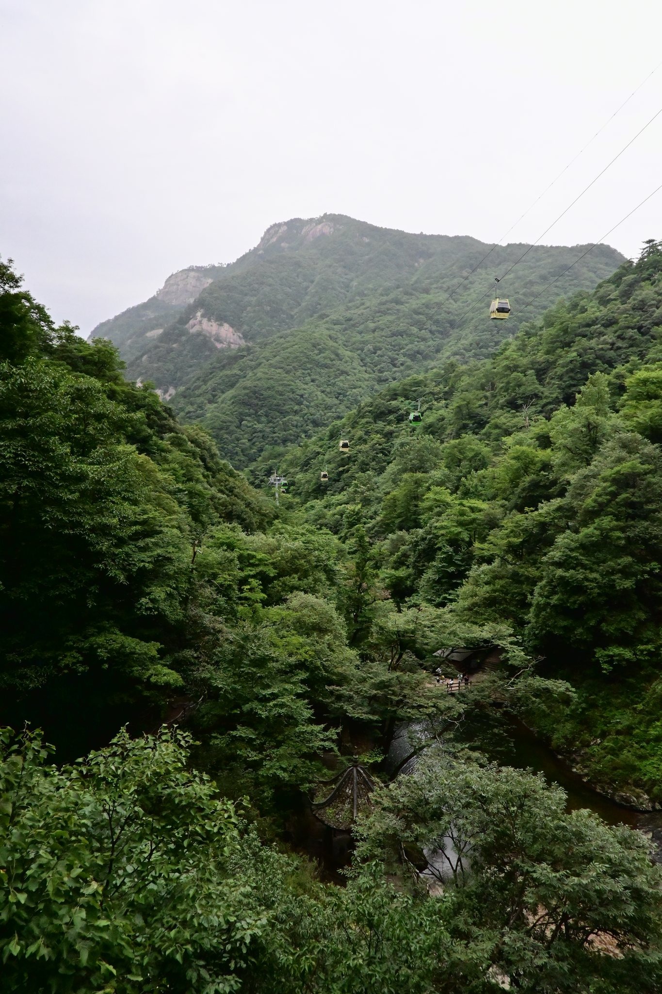 天堂寨索道+瀑布+山景,代表天堂寨交通