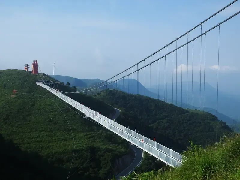 百里荒草原+远山全景,海拔 1200 米视野开阔