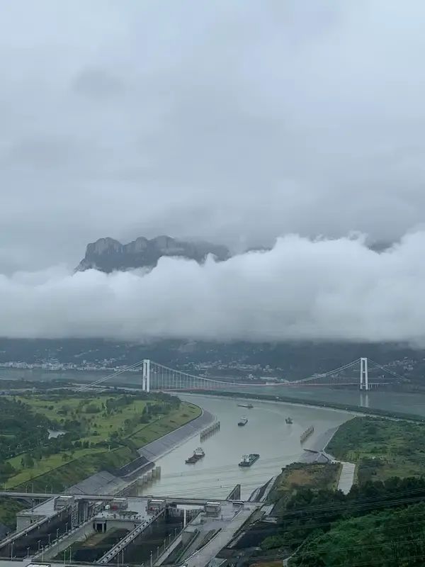 百里荒高山草原+远山,适合户外党建拓展