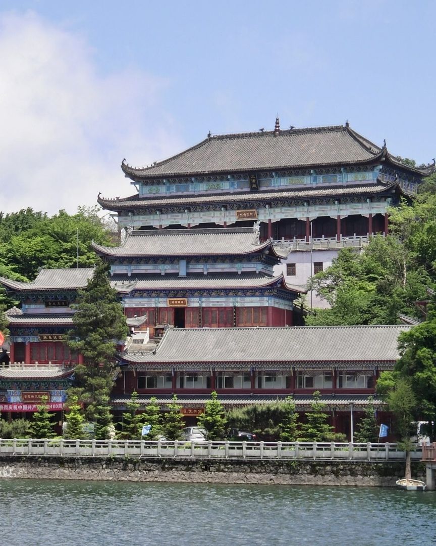 九宫山高山草原+风车群+蓝天,高山草甸景观
