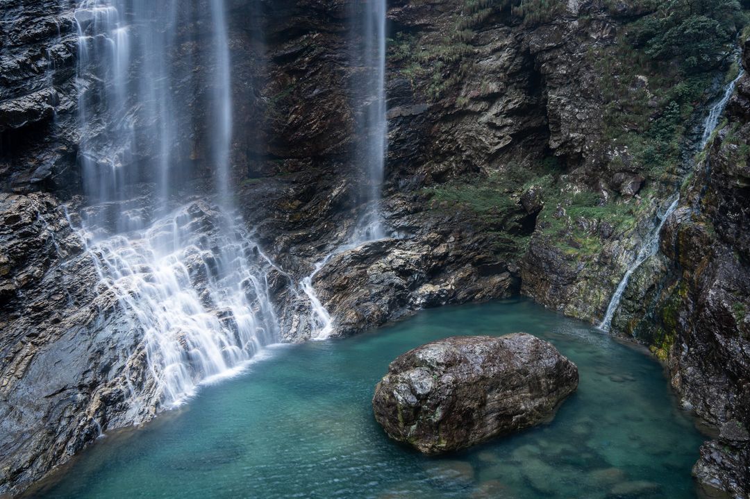 庐山牯岭镇全景,海拔 1100 米云中山城