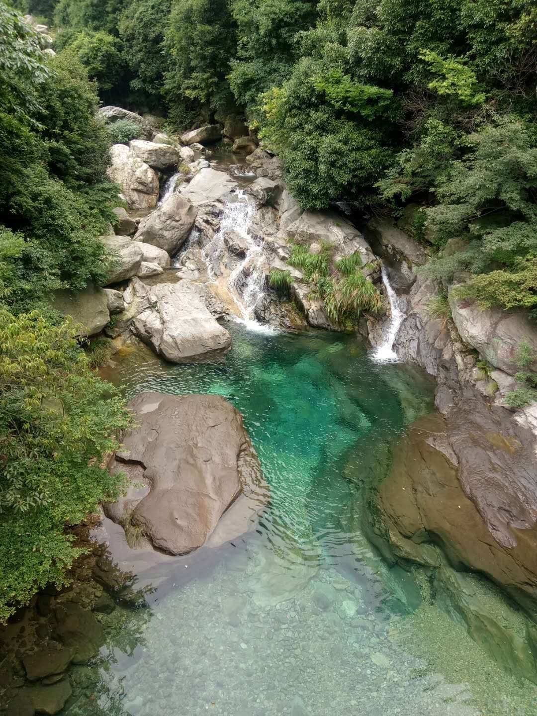 庐山雨后云雾中牯岭镇
