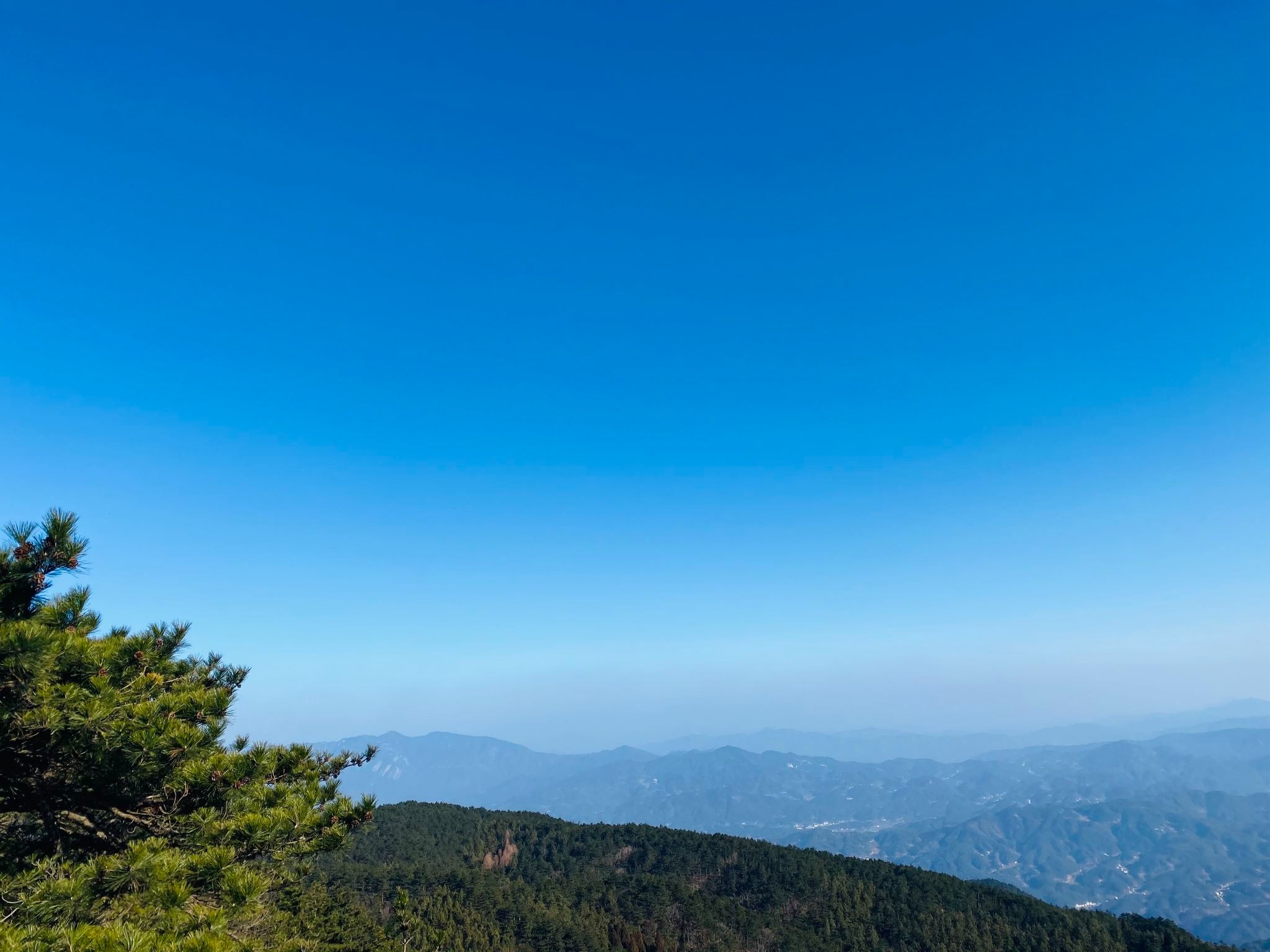 薄刀峰高山松石与远山观景台