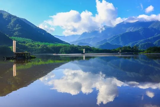 神农架湖泊倒影,云天山水,生态美景