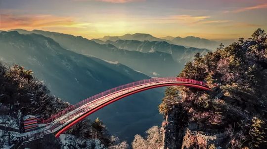 神农架彩虹桥冬季雪景+远山,夏季团建场景