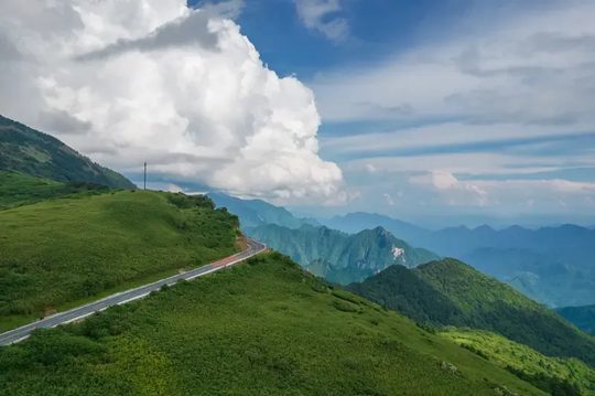 神农架山+远景,夏季避暑