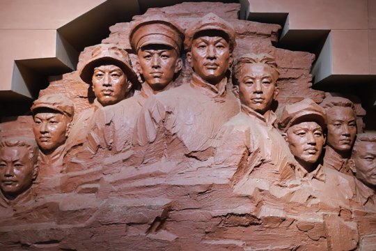 团队参观黄麻起义烈士纪念馆