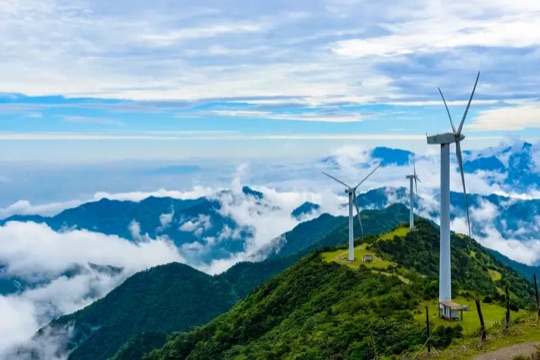 九宫山风电群远景+蓝天,团建拍照(风车群段)