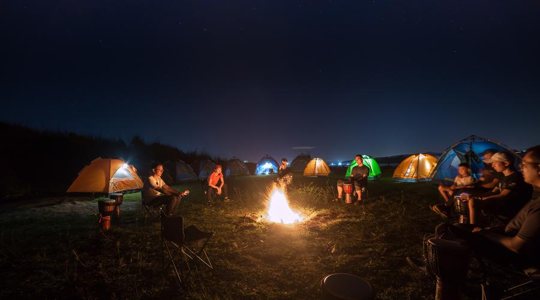湖边露营营地