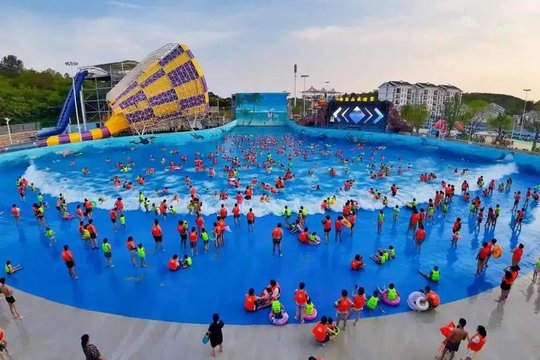 水上乐园大喇叭/海啸池,娱乐属性强