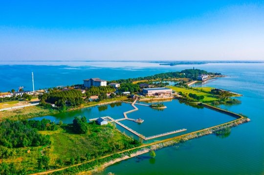 梁子湖龙湾半岛的临湖场地