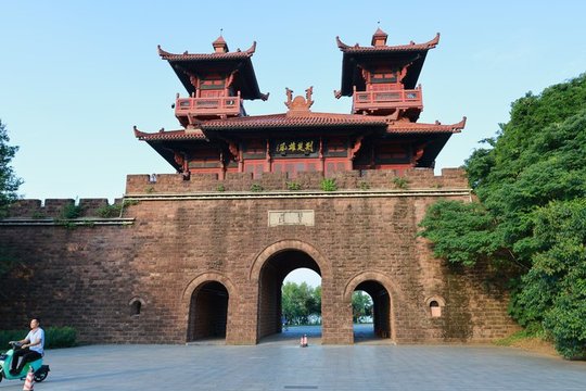 9 月徒步团建怎么选?武汉 4 条路线实用对比