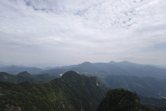 把连续的游览时间留给山景与途中停留。