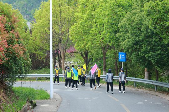 团队同行实拍参考,具体城市定向路线另按选定公园或街区制作。
