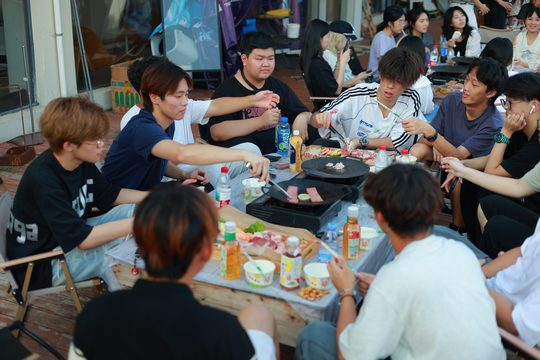 餐饮体验实拍，喜欢动手的同事可以共同参与。