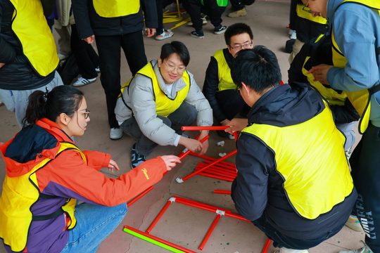 围着接口商量,把看不清的问题具体指出来。