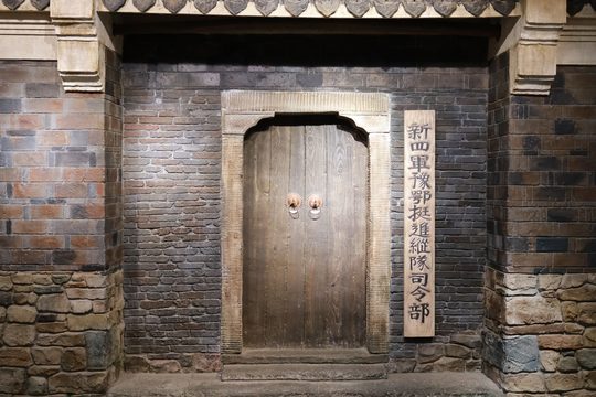 旧址建筑让展陈中的历史有了可以走近的地点。