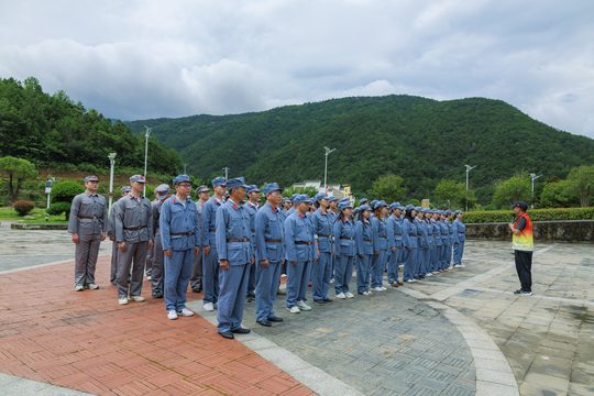 “红色印记”体验分组,下午转入共同参与的课程。