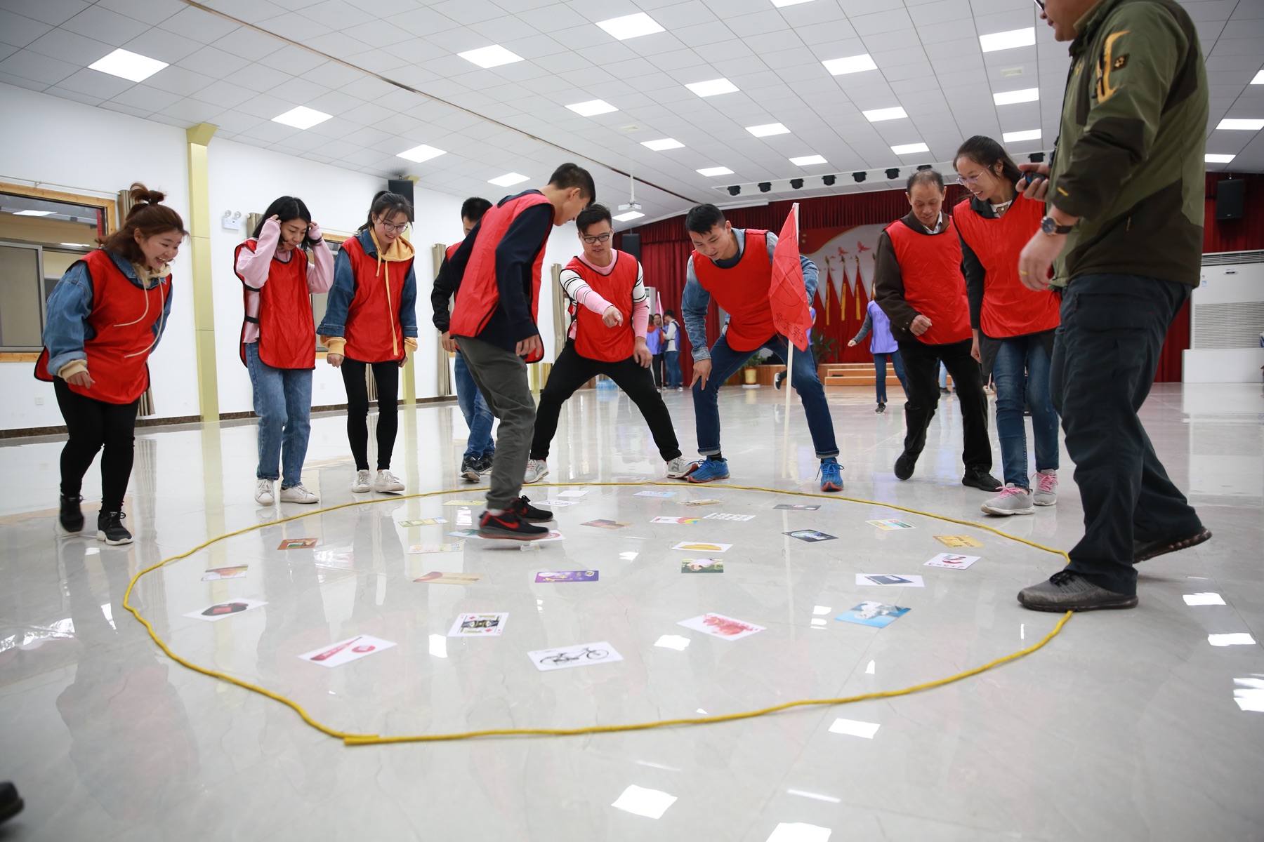 自由活动控制在30分钟内——加1个团队任务维持团队状态,半天团建避坑关键