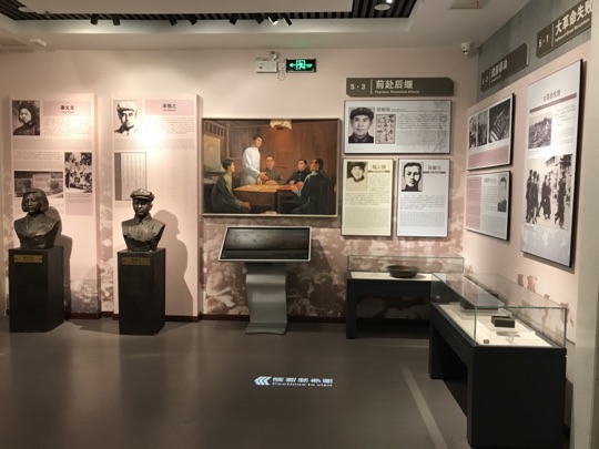展厅内部讲解场景——红色教育的核心体验在讲解