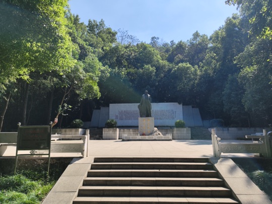 红色教育基地集合点——车程到了之后的第一站